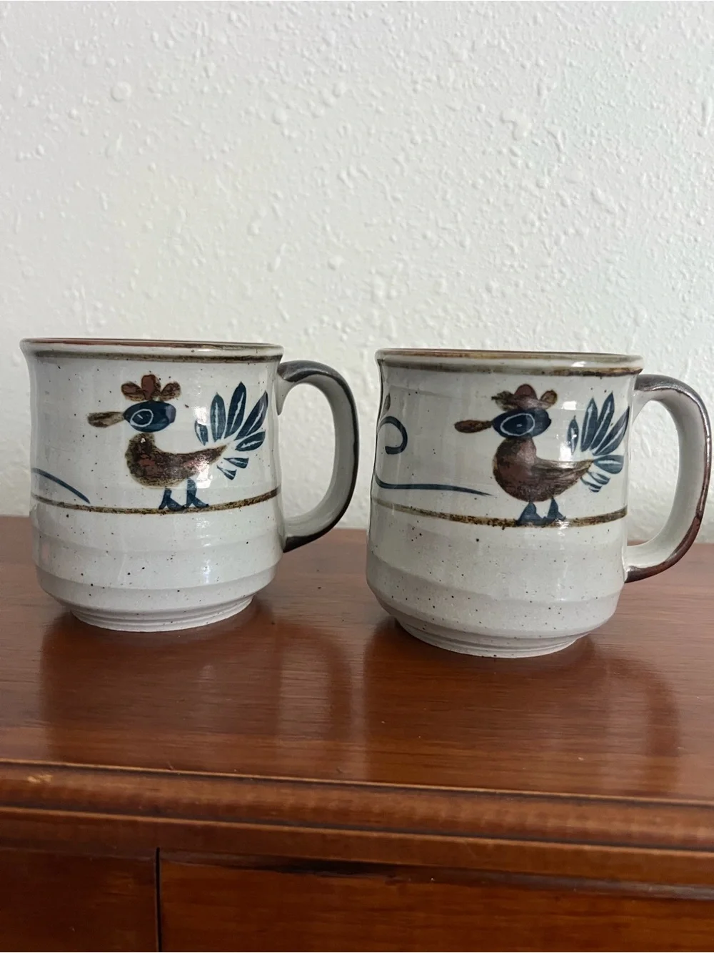 Set of Two Mugs Chicken/Bird Motif Mug — White and Blue